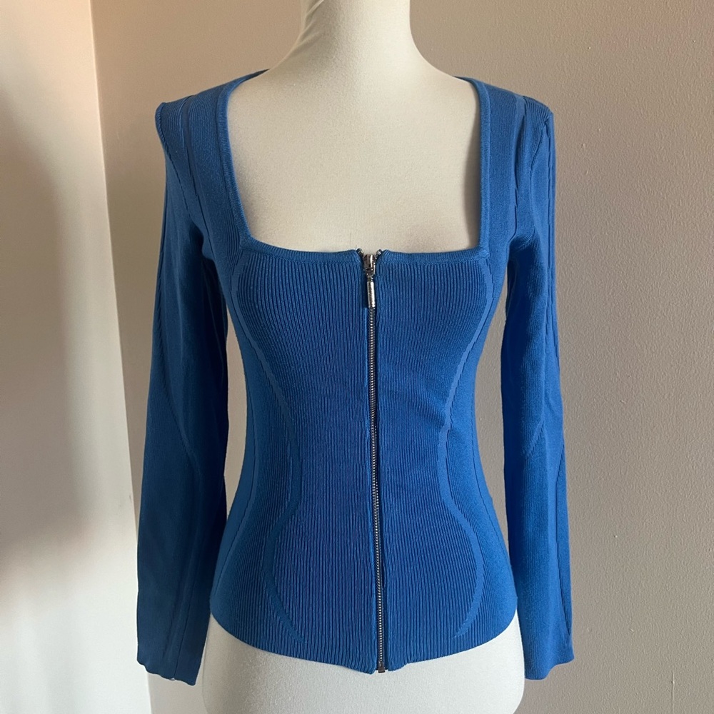 Guess top